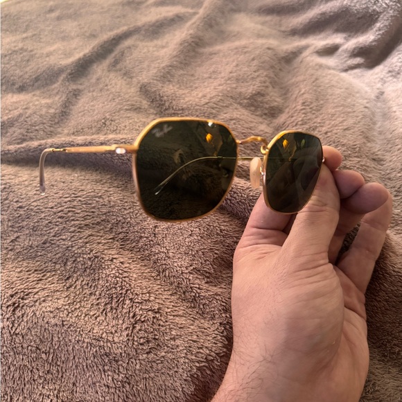 Ray-Ban Men’s JIM Sunglasses in Arista Gold Frames and Green Lenses - Picture 3 of 7